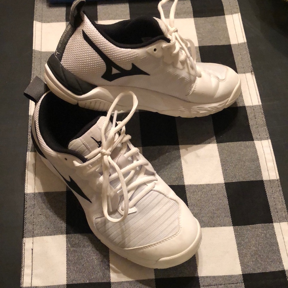 Mizuno volleyball shoes